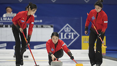 莱奥之间的 莱奥之间的